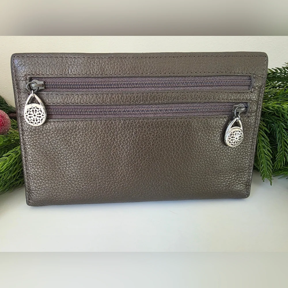 Brighton Ferrara Folio Wallet Pebbled Gray Leather Medallion Accent- Like New - Picture 8 of 13